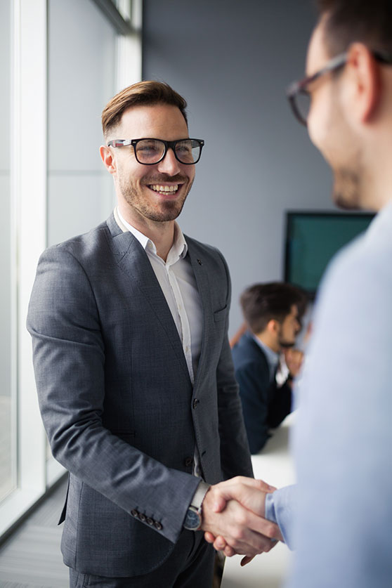 MSA Fleet Consulting | Karriere 2 Zwei Männer bei der Begrüßung